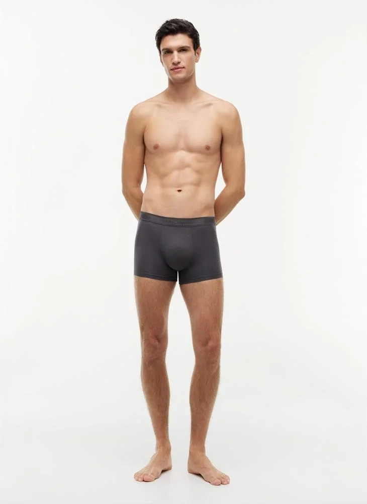 Tommy Hilfiger Drk Ash/Blk/Brsk Blu 3-Pack Signature Waistband Trunks for Men | Best Price UAE